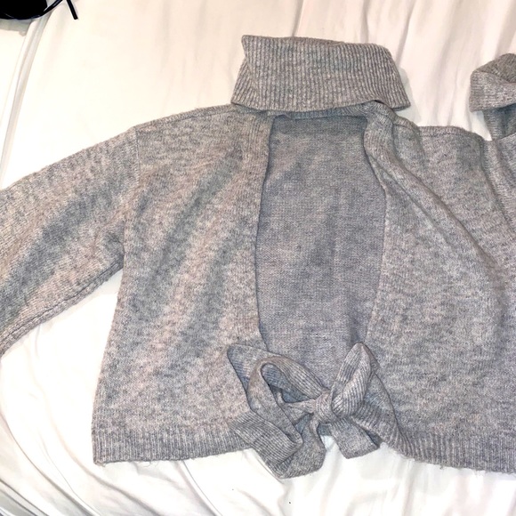 Open back turtle neck top - Picture 2 of 2